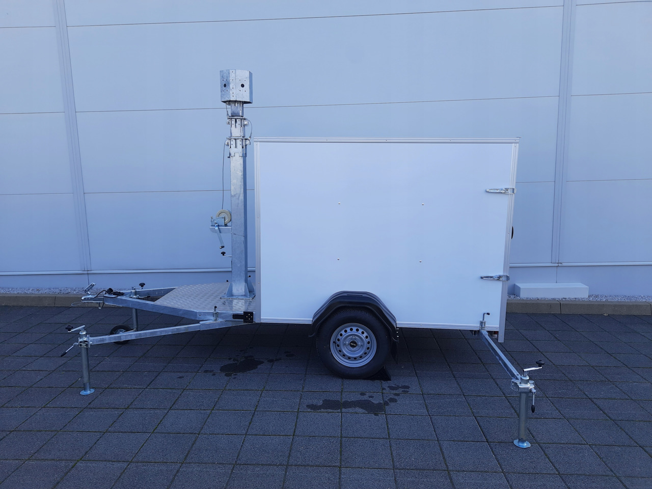 PRZYCZEPA Z MASZTEM TELESKOPOWYM DO MONITORINGU / TRAILER WITH TELESCOPIC MAST FOR MONITORING - Prikolica sa zatvorenim sandukom: slika 5 PRZYCZEPA Z MASZTEM TELESKOPOWYM DO MONITORINGU / TRAILER WITH TELESCOPIC MAST FOR MONITORING - Prikolica sa zatvorenim sandukom: slika 5