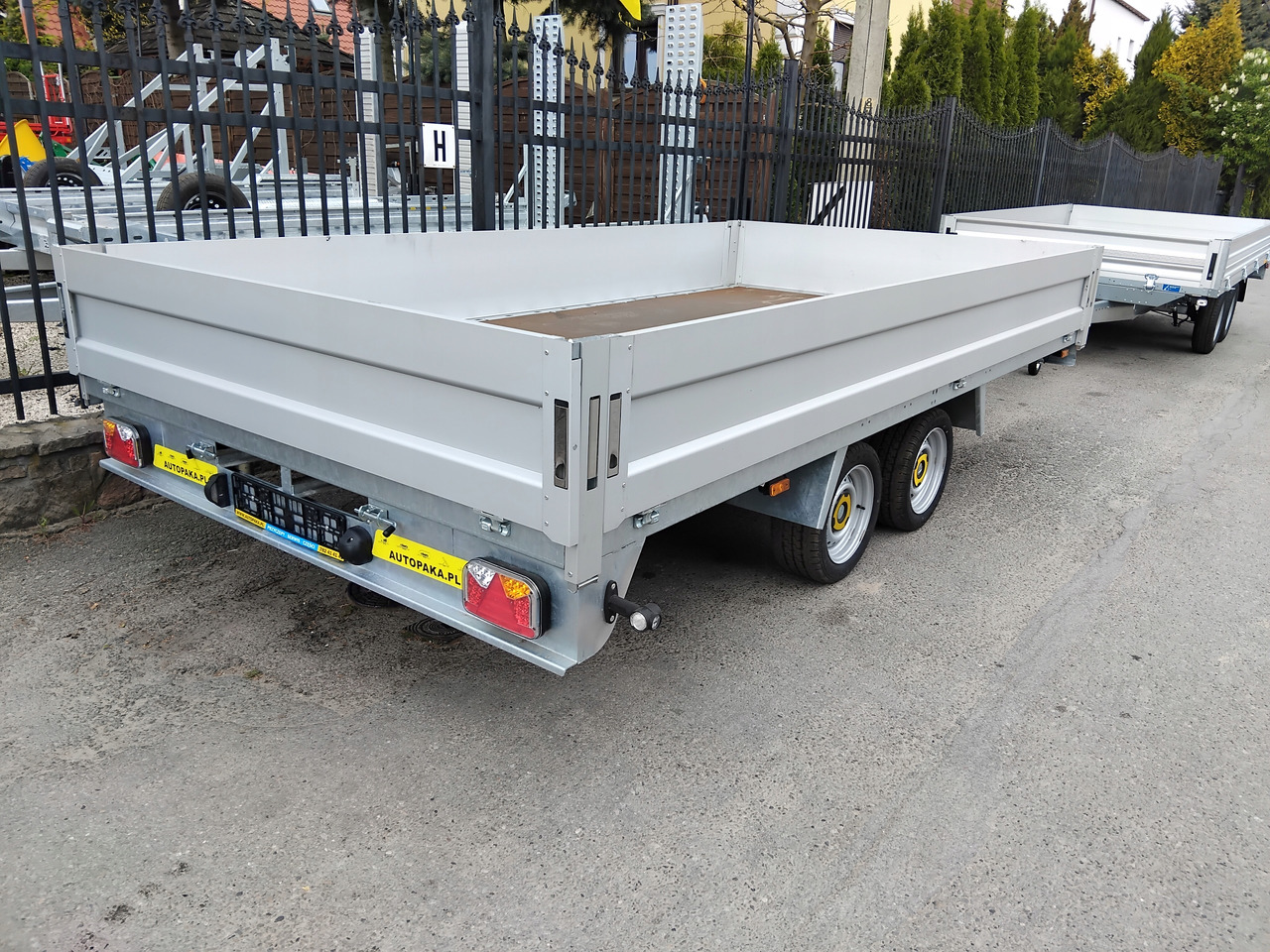 Platforma przyczepa 4x2 WARK dmc 2700 + burty / Platform trailer 4x2 WARK GVW 2700 + sides - Plato prikolica: slika 3 Platforma przyczepa 4x2 WARK dmc 2700 + burty / Platform trailer 4x2 WARK GVW 2700 + sides - Plato prikolica: slika 3
