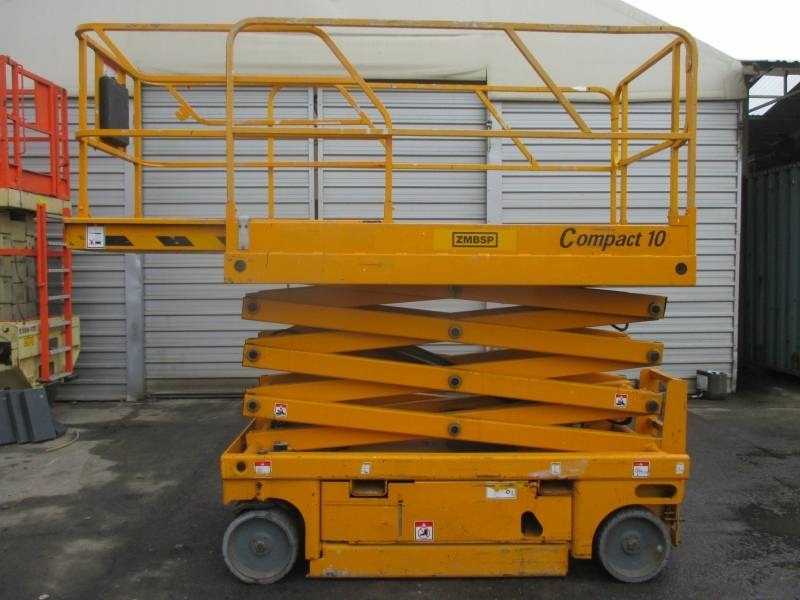 Haulotte Compact 10 - Lift u obliku makaza: slika 1 Haulotte Compact 10 - Lift u obliku makaza: slika 1
