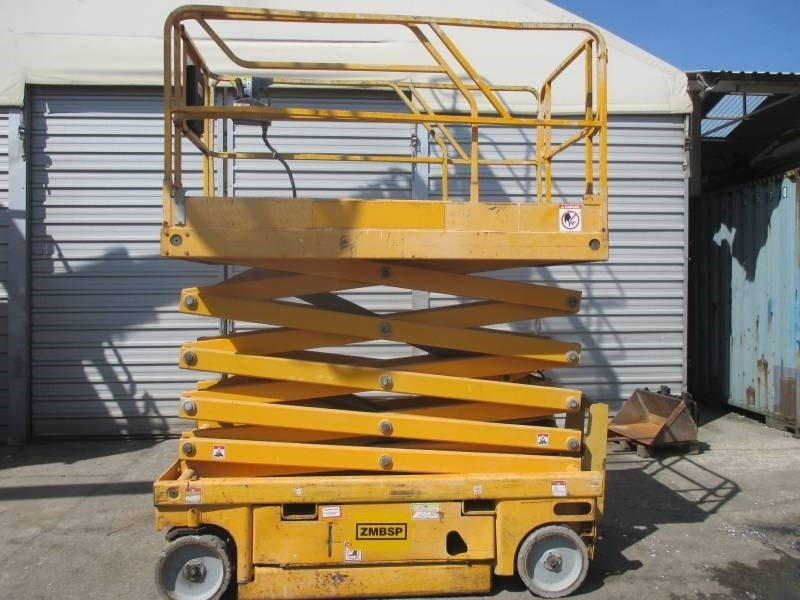 Haulotte Compact 12 - Lift u obliku makaza: slika 1 Haulotte Compact 12 - Lift u obliku makaza: slika 1
