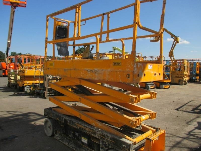 Haulotte Compact 8 - Lift u obliku makaza: slika 2 Haulotte Compact 8 - Lift u obliku makaza: slika 2