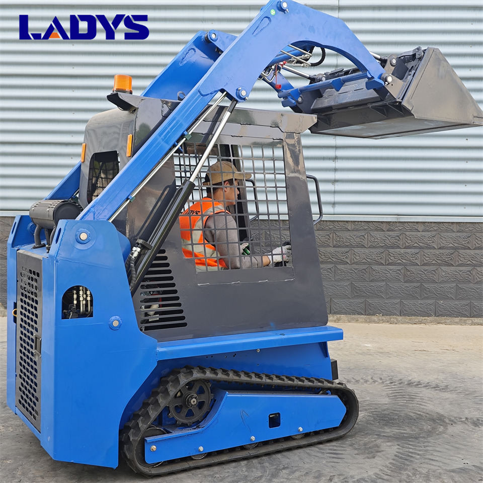 LADYS LADYS LA670 Mini Small Skid Steer Loader Compact Track Diesel Mini Skid Steer Loader For Sale With Small Mini Skid Steer Attachments 4 In 1 Bucket - Mini utovarivač: slika 3 LADYS LADYS LA670 Mini Small Skid Steer Loader Compact Track Diesel Mini Skid Steer Loader For Sale With Small Mini Skid Steer Attachments 4 In 1 Bucket - Mini utovarivač: slika 3