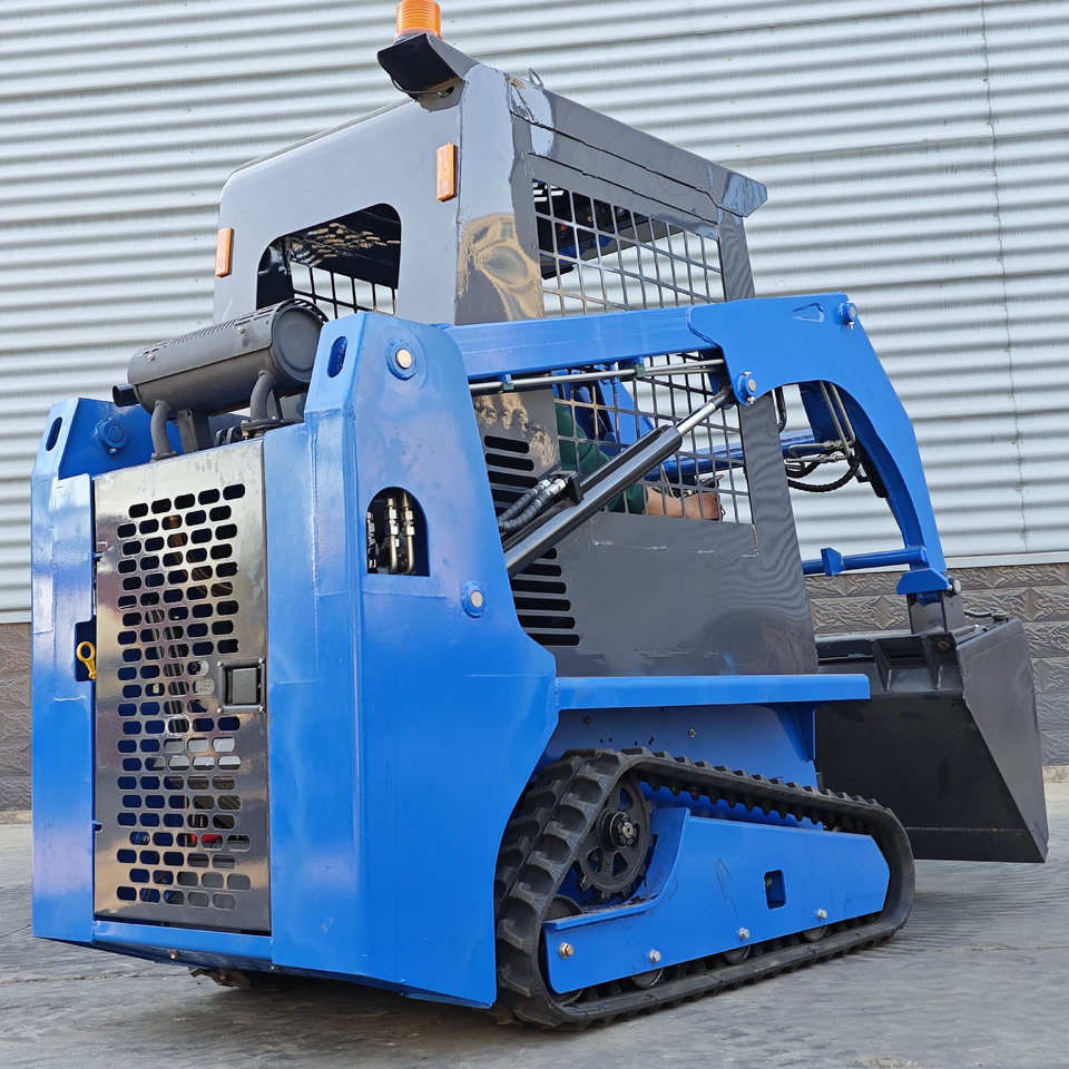 LEZUM LA670 Mini Small Skid Steer Loader Compact Track Diesel Mini Skid Steer Loader For Sale With Small Mini Skid Steer Attachments 4 In 1 Bucket - Mini utovarivač: slika 5 LEZUM LA670 Mini Small Skid Steer Loader Compact Track Diesel Mini Skid Steer Loader For Sale With Small Mini Skid Steer Attachments 4 In 1 Bucket - Mini utovarivač: slika 5