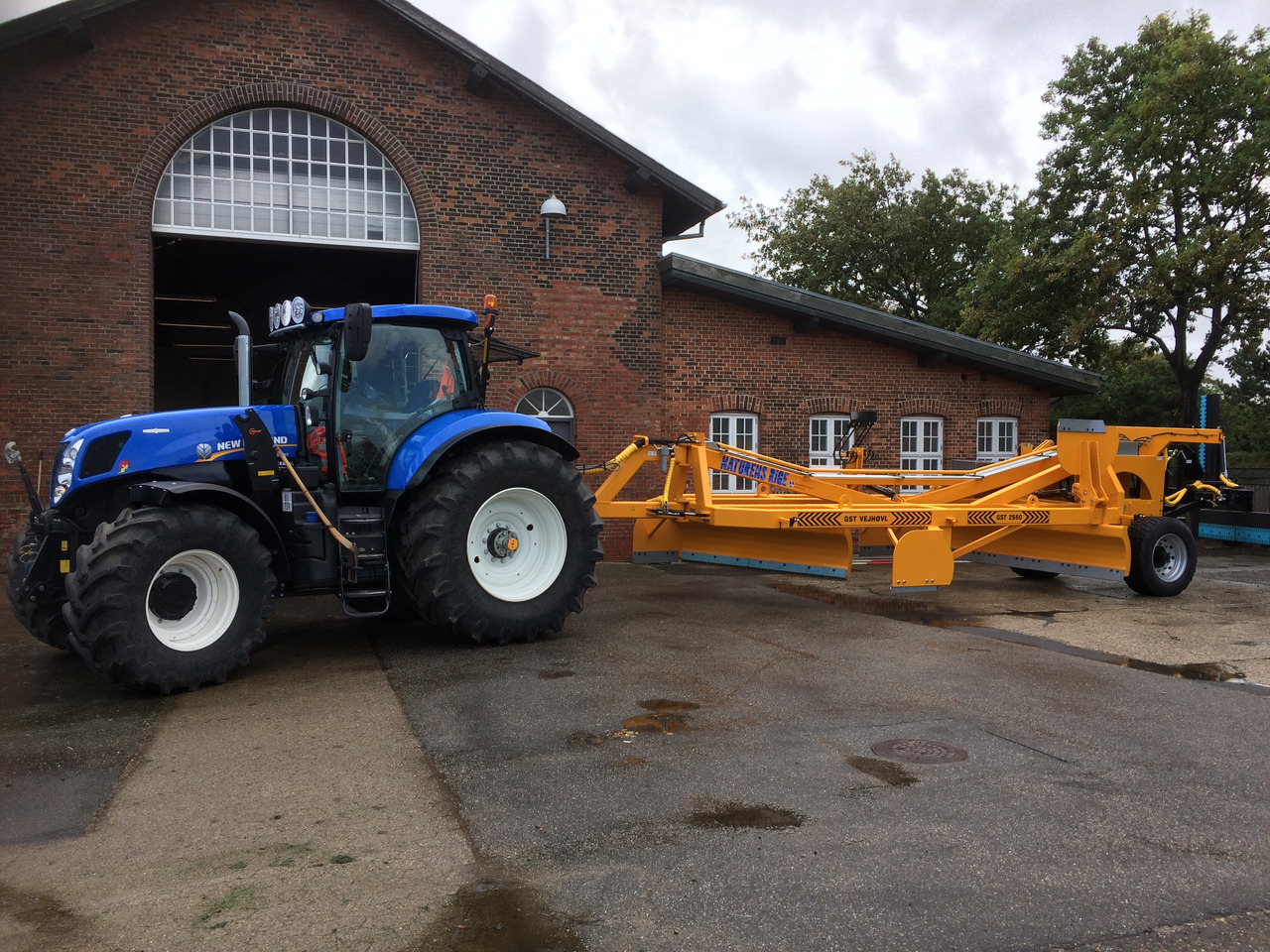 GST 2550 Gravel road tractor Grader - Grejder: slika 5 GST 2550 Gravel road tractor Grader - Grejder: slika 5