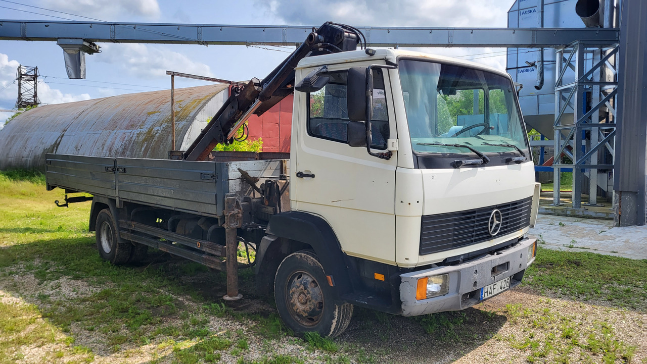 MERCEDES-BENZ 814 HIAB 071 - Kamion sa dizalicom: slika 2 MERCEDES-BENZ 814 HIAB 071 - Kamion sa dizalicom: slika 2