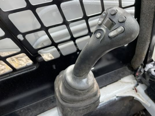 Kompaktni utovarivač guseničar Bobcat T110 Joystick: slika 8 Kompaktni utovarivač guseničar Bobcat T110 Joystick: slika 8