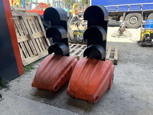 Feux de chantier diabolo - Građevinska oprema: slika 1 Feux de chantier diabolo - Građevinska oprema: slika 1