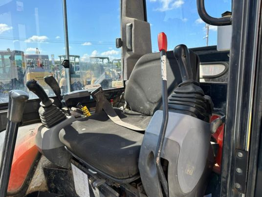 Mini bager Kubota Kubota U35-3A3 Cabine à 23 500€ HT: slika 9
