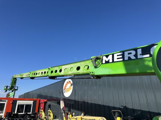 Merlo ROTO 40.26 MCSS à 99500 € HT - Teleskopski upravljač: slika 2 Merlo ROTO 40.26 MCSS à 99500 € HT - Teleskopski upravljač: slika 2