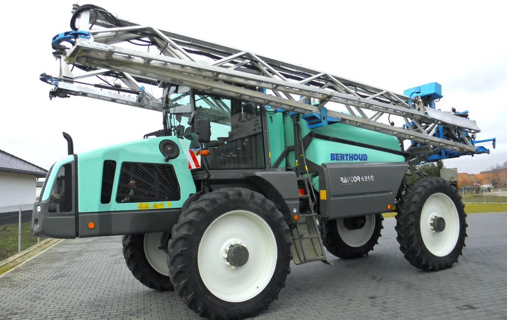 Berthoud Raptor 4240 36 M, GPS Trimble Automatyczne wylaczanie sekcji, Nie Malowany, Stan Bardzo Dobry - Samostalna prskalica: slika 5 Berthoud Raptor 4240 36 M, GPS Trimble Automatyczne wylaczanie sekcji, Nie Malowany, Stan Bardzo Dobry - Samostalna prskalica: slika 5