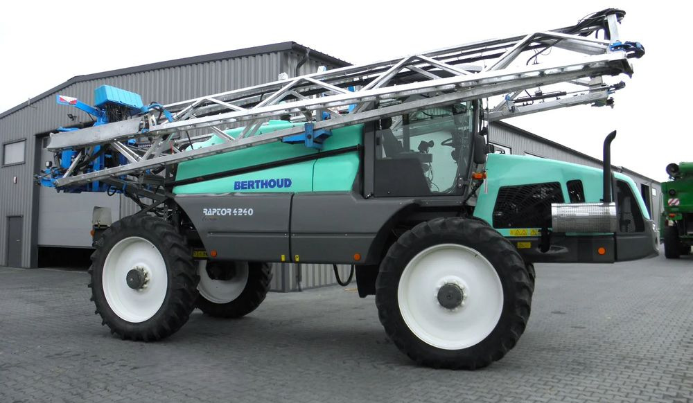 Berthoud Raptor 4240 36 M, GPS Trimble Automatyczne wylaczanie sekcji, Nie Malowany, Stan Bardzo Dobry - Samostalna prskalica: slika 4 Berthoud Raptor 4240 36 M, GPS Trimble Automatyczne wylaczanie sekcji, Nie Malowany, Stan Bardzo Dobry - Samostalna prskalica: slika 4