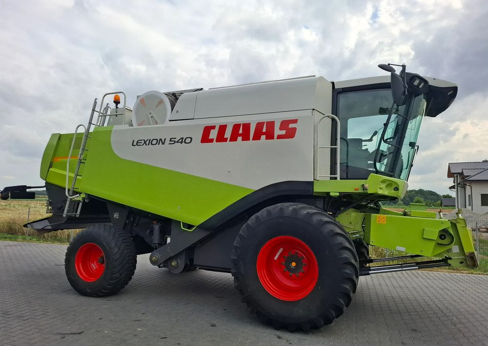 Claas Lexion 540 heder 6.6 m, Nie Malowany, Stan Bardzo Dobry - Kombinovani kombajn: slika 1 Claas Lexion 540 heder 6.6 m, Nie Malowany, Stan Bardzo Dobry - Kombinovani kombajn: slika 1