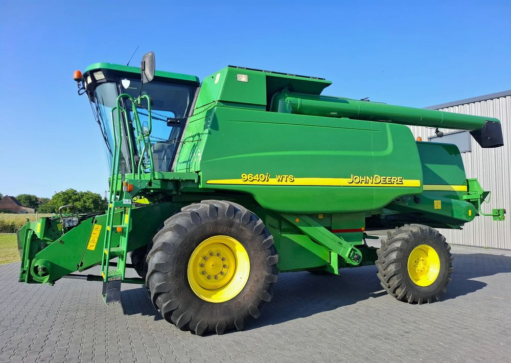 John Deere WTS 9640i 2005 Rok, heder 6,1m, Stol do rzepaku, Nie Malowany, Stan Bardzo Dobry - Kombinovani kombajn: slika 1 John Deere WTS 9640i 2005 Rok, heder 6,1m, Stol do rzepaku, Nie Malowany, Stan Bardzo Dobry - Kombinovani kombajn: slika 1