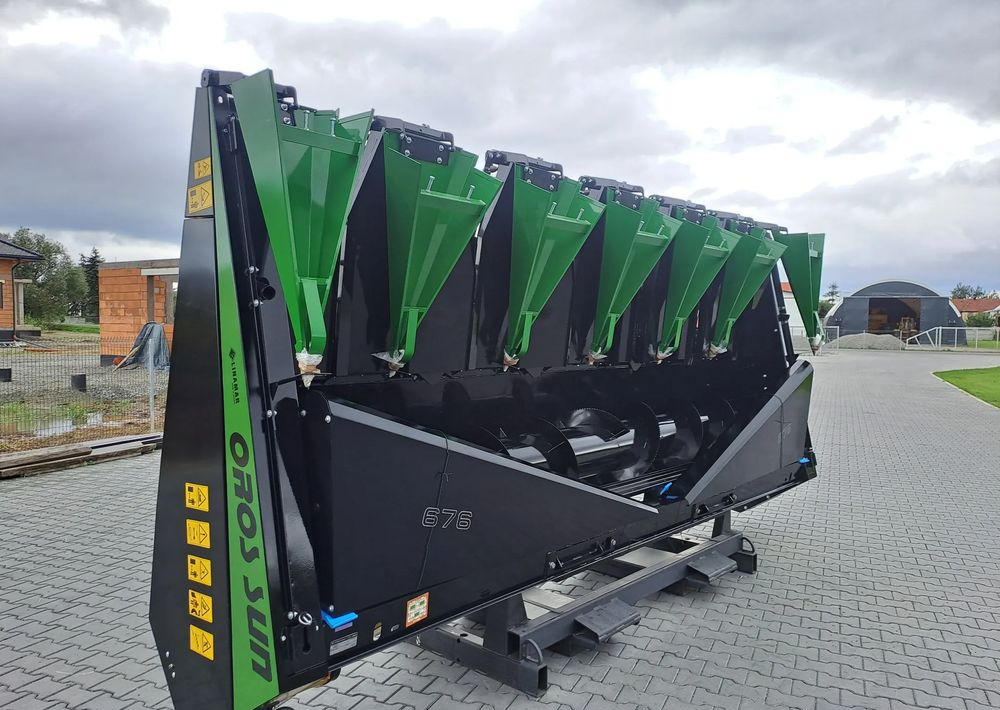 Oros Oros SUN 676 6 rzędowy, Nowe Przystawki do zbioru Słonecznika - Kombajn za suncokret: slika 5 Oros Oros SUN 676 6 rzędowy, Nowe Przystawki do zbioru Słonecznika - Kombajn za suncokret: slika 5