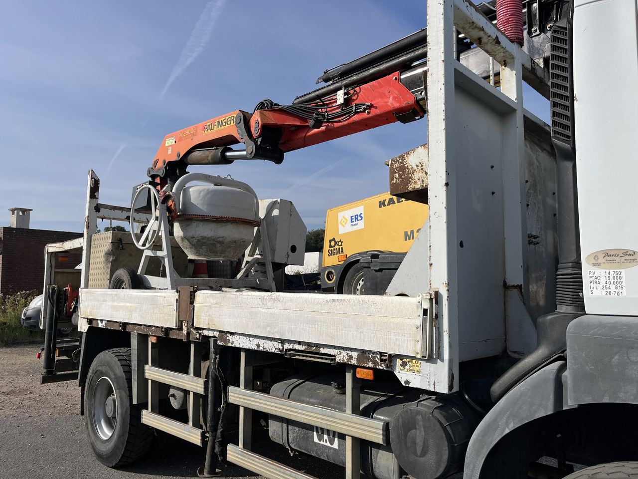 RENAULT Kerax 370dci 4x4 plateau grue Palfinger pk29002 - Kamion sa tovarnim sandukom, Kamion sa dizalicom: slika 3 RENAULT Kerax 370dci 4x4 plateau grue Palfinger pk29002 - Kamion sa tovarnim sandukom, Kamion sa dizalicom: slika 3