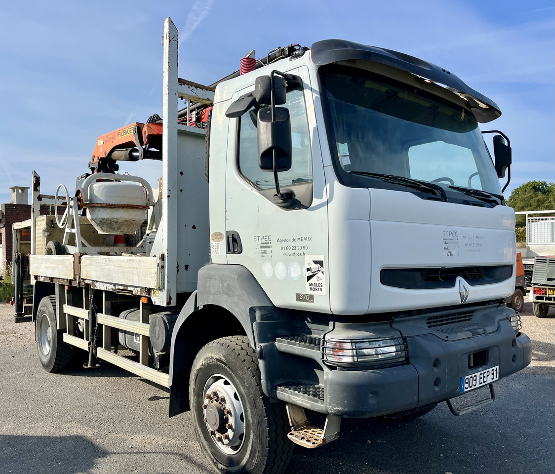 RENAULT Kerax 370dci 4x4 plateau grue Palfinger pk29002 - Kamion sa tovarnim sandukom, Kamion sa dizalicom: slika 2 RENAULT Kerax 370dci 4x4 plateau grue Palfinger pk29002 - Kamion sa tovarnim sandukom, Kamion sa dizalicom: slika 2
