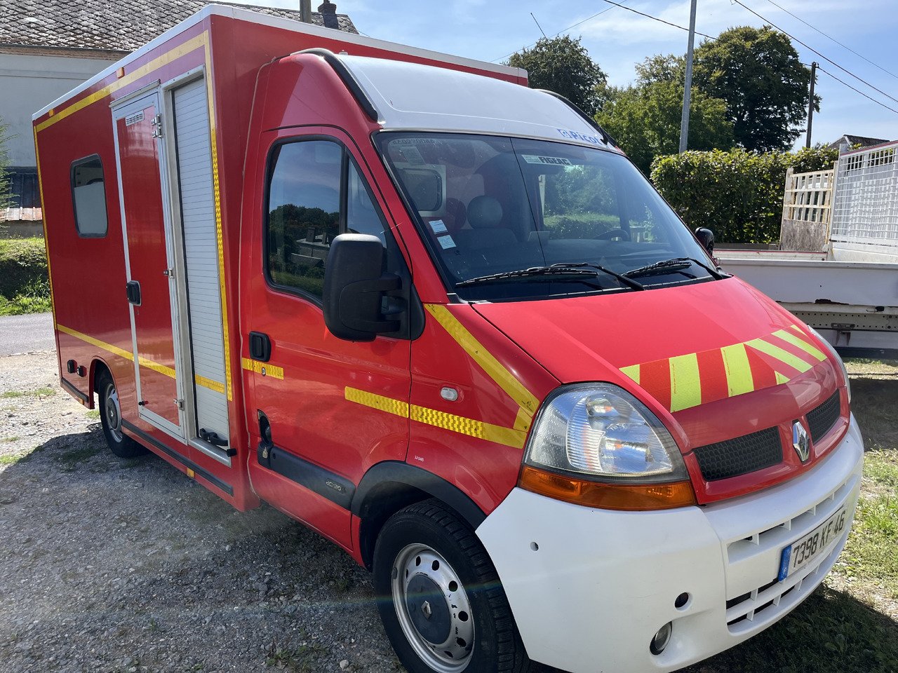 RENAULT Master 2L5 dci120cv - Vozilo hitne pomoći: slika 5 RENAULT Master 2L5 dci120cv - Vozilo hitne pomoći: slika 5