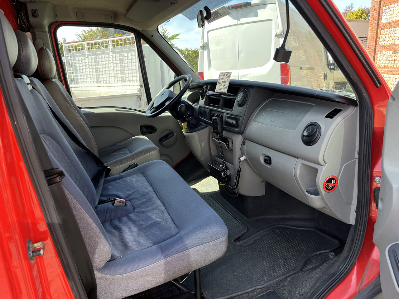 RENAULT Master 2L5 dci120cv - Vozilo hitne pomoći: slika 3 RENAULT Master 2L5 dci120cv - Vozilo hitne pomoći: slika 3