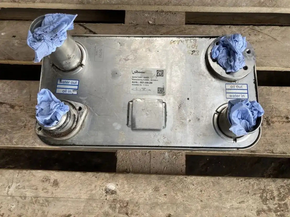 ZF ZF Ölkühler Wärmetauscher Getriebeölkühler Modine 0501.008.286 6084859 - Menjač i delovi za Autobus: slika 1 ZF ZF Ölkühler Wärmetauscher Getriebeölkühler Modine 0501.008.286 6084859 - Menjač i delovi za Autobus: slika 1