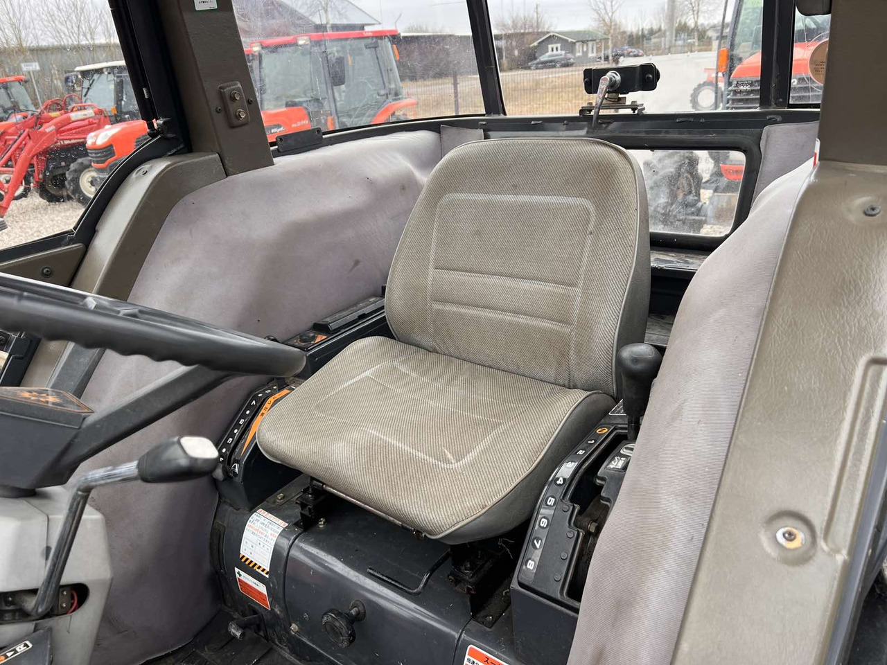 Kubota GL53 - Traktor guseničar: slika 4 Kubota GL53 - Traktor guseničar: slika 4