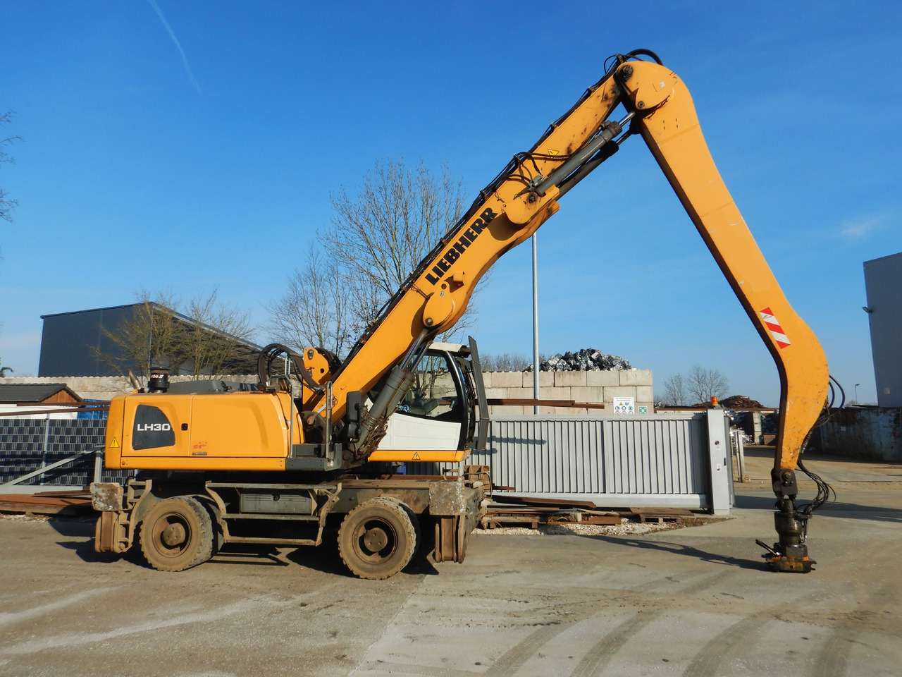 LIEBHERR LH 30 Industry - Bager za obradu otpada/ Industrije: slika 2 LIEBHERR LH 30 Industry - Bager za obradu otpada/ Industrije: slika 2