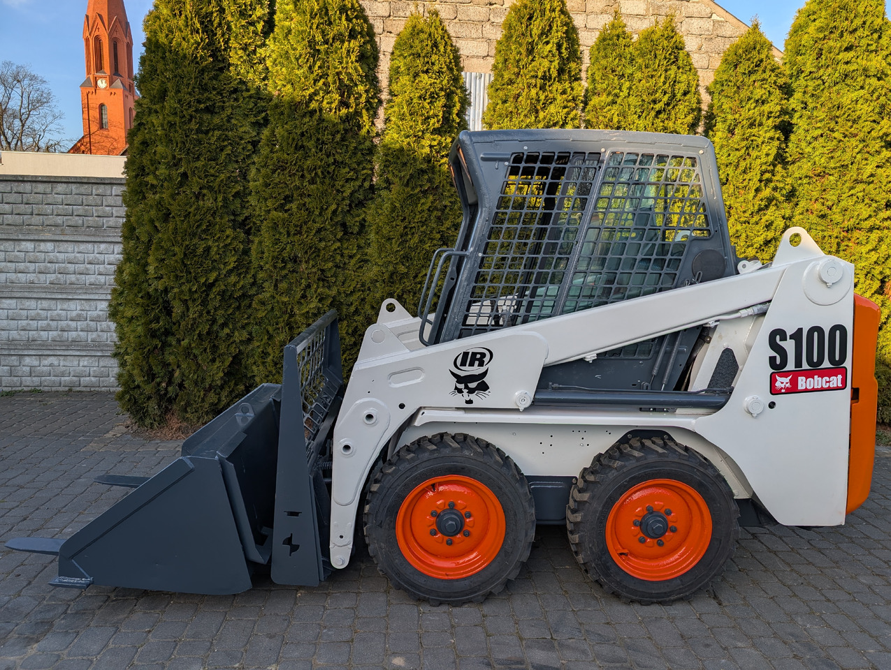 BOBCAT S100 - Mini utovarivač: slika 1 BOBCAT S100 - Mini utovarivač: slika 1