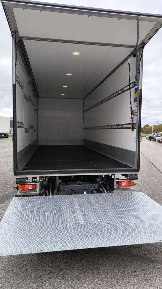 Kamion sa zatvorenim sandukom novi DAF XB 210 FA: slika 13