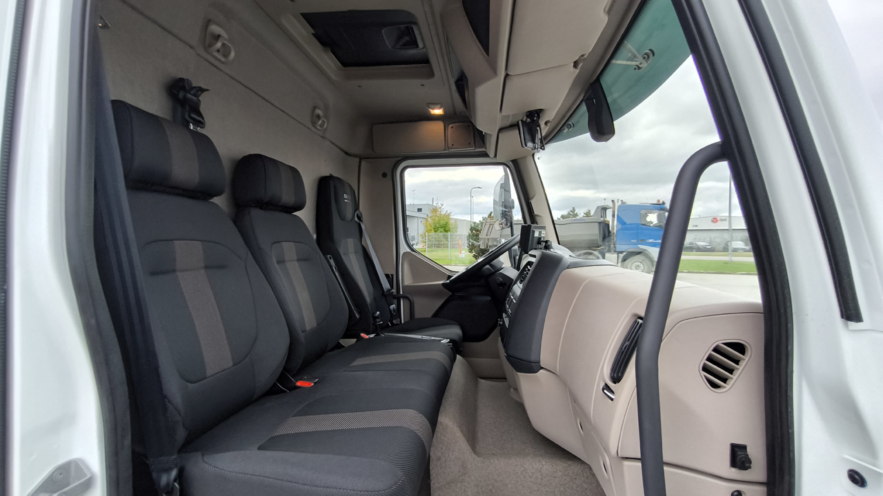 Kamion sa zatvorenim sandukom novi DAF XB 210 FA: slika 10