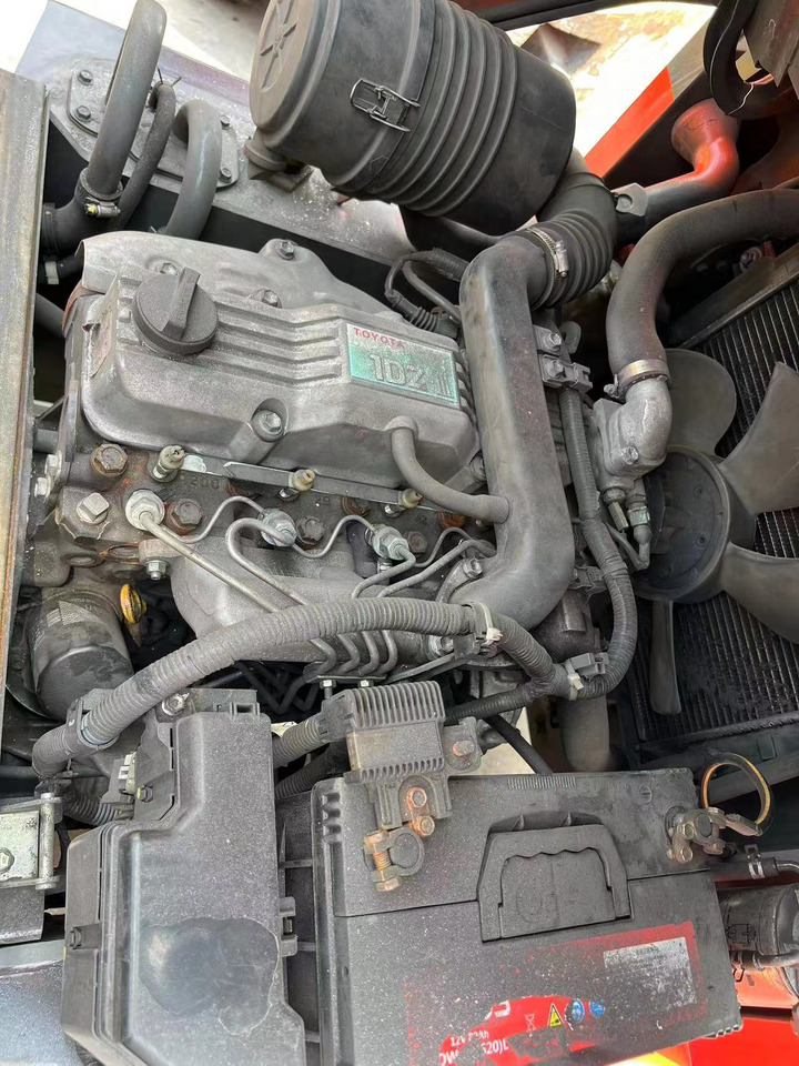 Toyota FDZN30 - Dizel viljuškar: slika 5 Toyota FDZN30 - Dizel viljuškar: slika 5