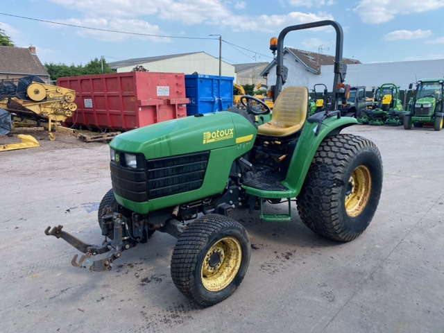 JOHN DEERE 4710 - Traktor: slika 1 JOHN DEERE 4710 - Traktor: slika 1