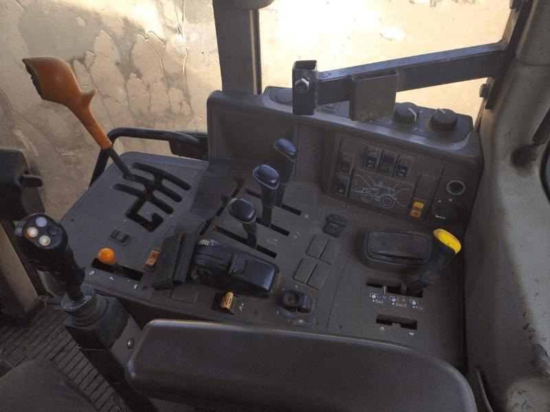 JOHN DEERE 6115M - Traktor: slika 4 JOHN DEERE 6115M - Traktor: slika 4