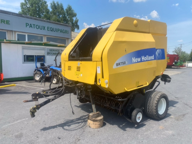 NEW-HOLLAND BR 750 - Balirka za okrugle bale: slika 1 NEW-HOLLAND BR 750 - Balirka za okrugle bale: slika 1