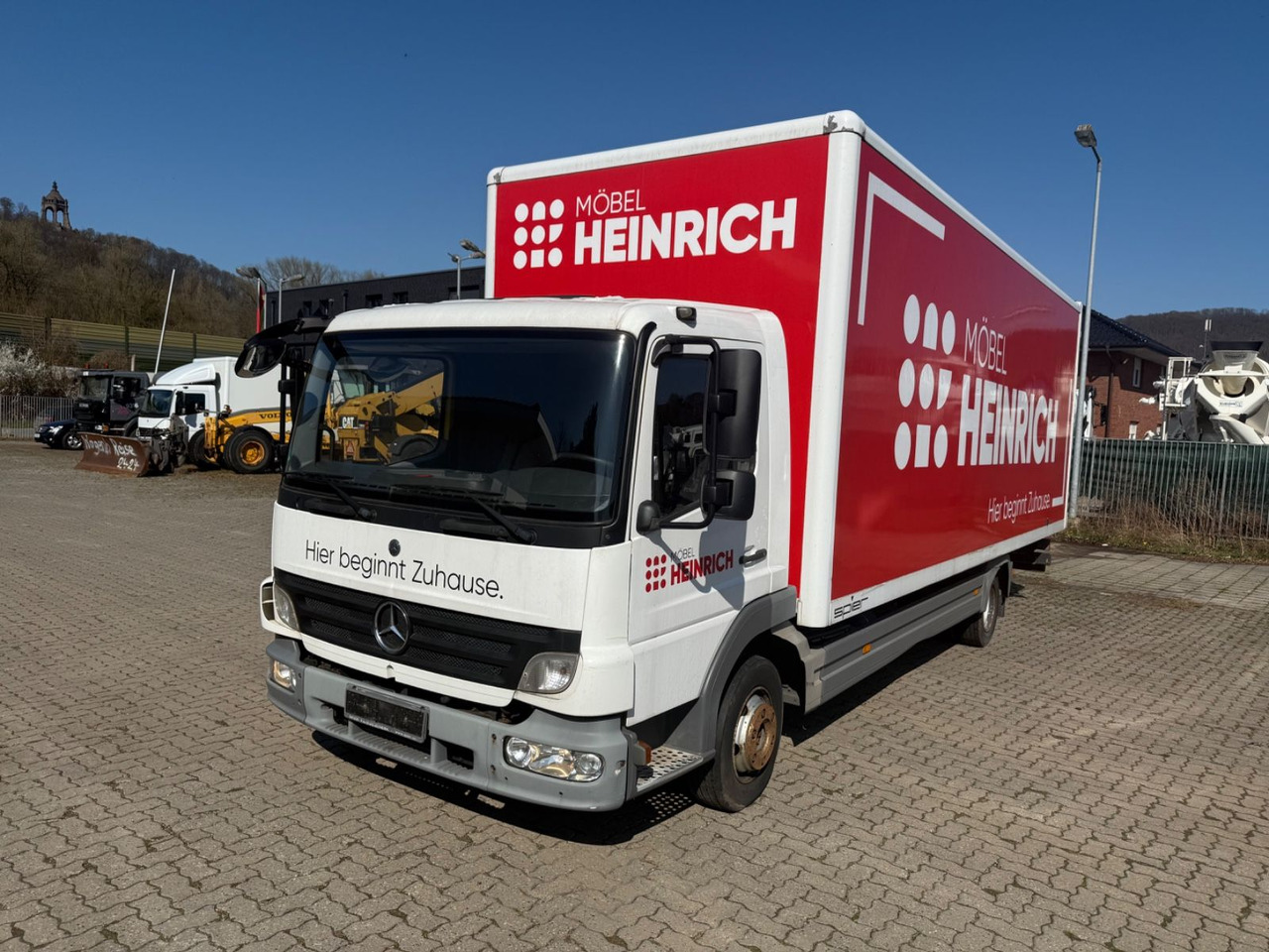 Mercedes-Benz 815 - Kamion sa zatvorenim sandukom: slika 1 Mercedes-Benz 815 - Kamion sa zatvorenim sandukom: slika 1