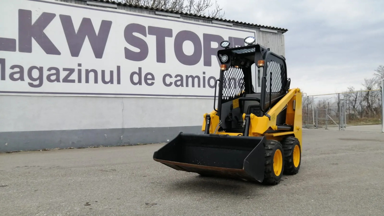 Bobcat Front Loader Ram Italia FM 120 – Hammer Installation - Mini utovarivač: slika 1 Bobcat Front Loader Ram Italia FM 120 – Hammer Installation - Mini utovarivač: slika 1