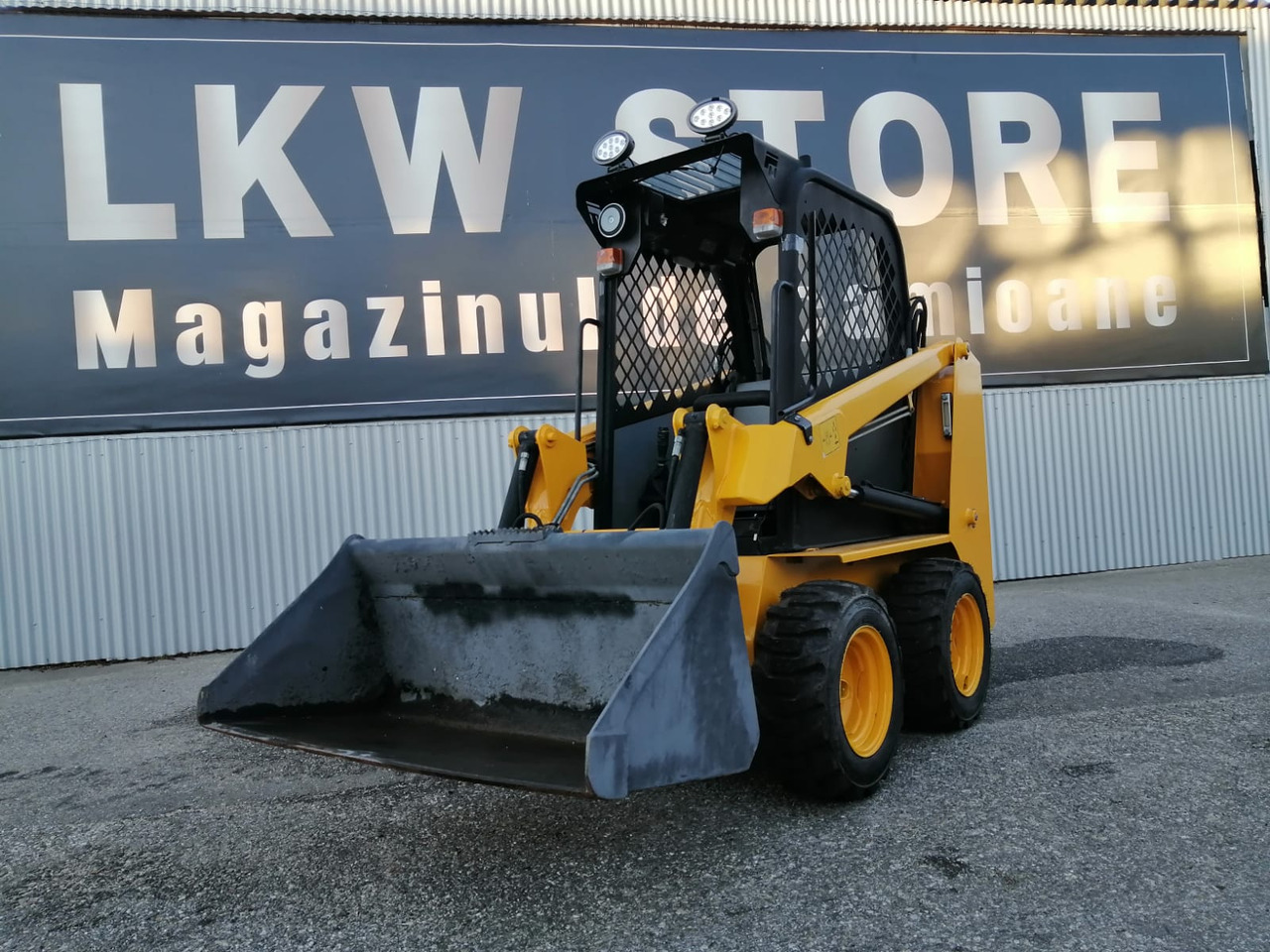 Bobcat Front Loader Ram Italia FM 120 – Hammer Installation - Mini utovarivač: slika 1 Bobcat Front Loader Ram Italia FM 120 – Hammer Installation - Mini utovarivač: slika 1