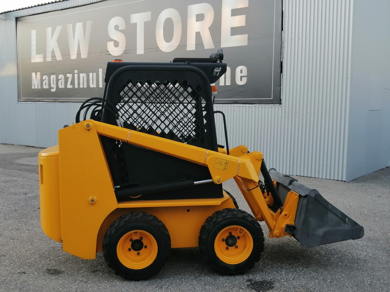 Bobcat Front Loader Ram Italia FM 120 – Hammer Installation - Mini utovarivač: slika 2 Bobcat Front Loader Ram Italia FM 120 – Hammer Installation - Mini utovarivač: slika 2