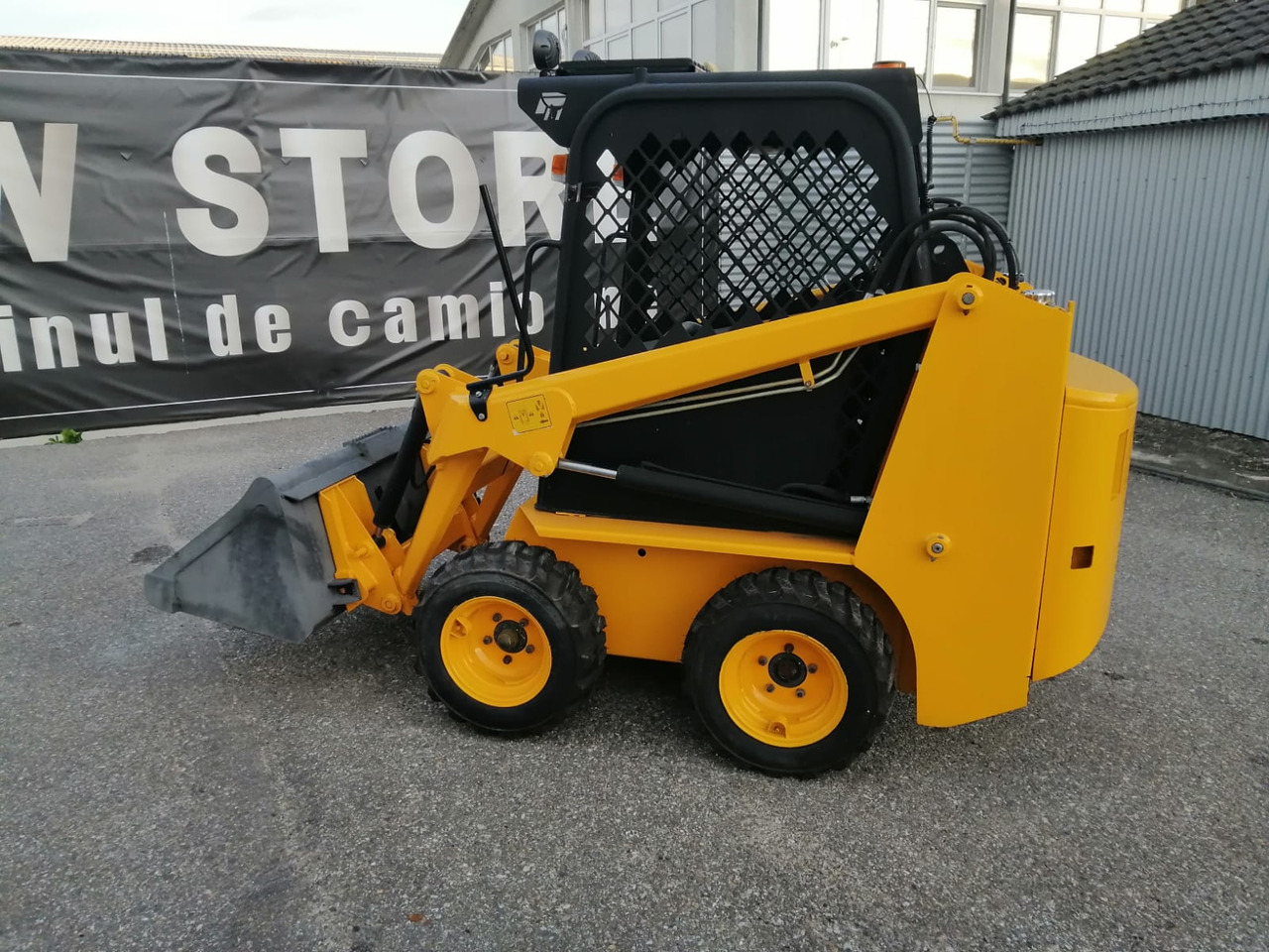 Bobcat Front Loader Ram Italia FM 120 – Hammer Installation - Mini utovarivač: slika 4 Bobcat Front Loader Ram Italia FM 120 – Hammer Installation - Mini utovarivač: slika 4