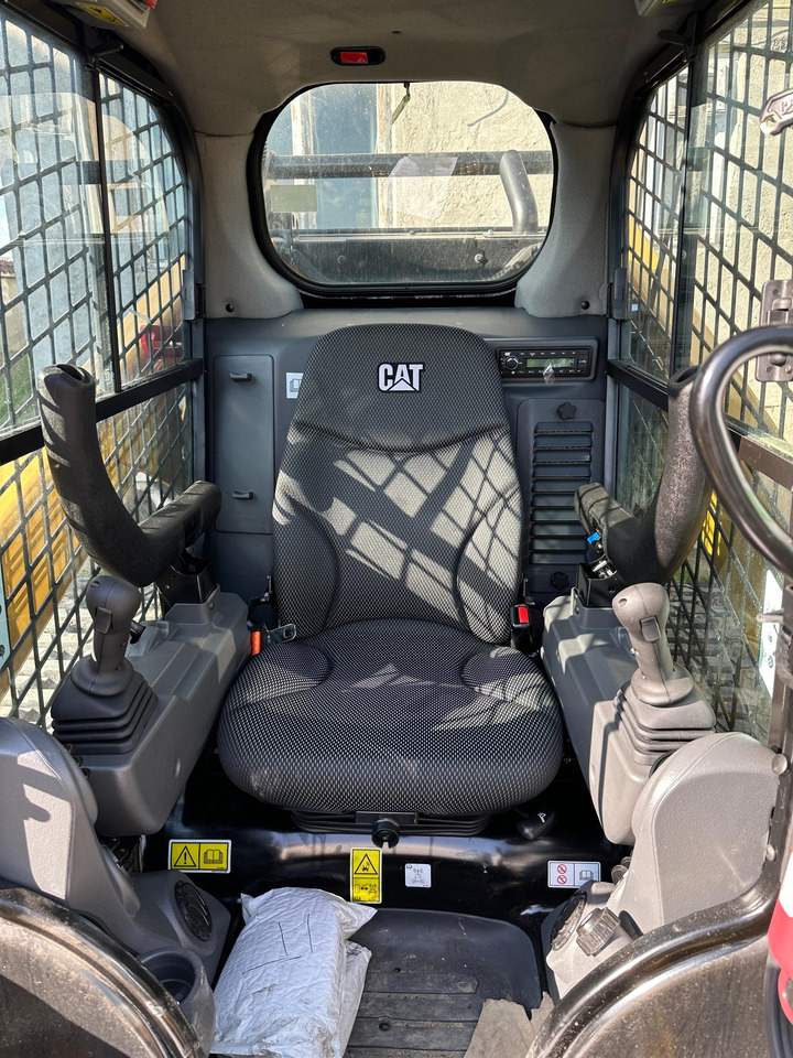CATERPILLAR 299 D3 XE Mini track loader - Kompaktni utovarivač guseničar: slika 4 CATERPILLAR 299 D3 XE Mini track loader - Kompaktni utovarivač guseničar: slika 4