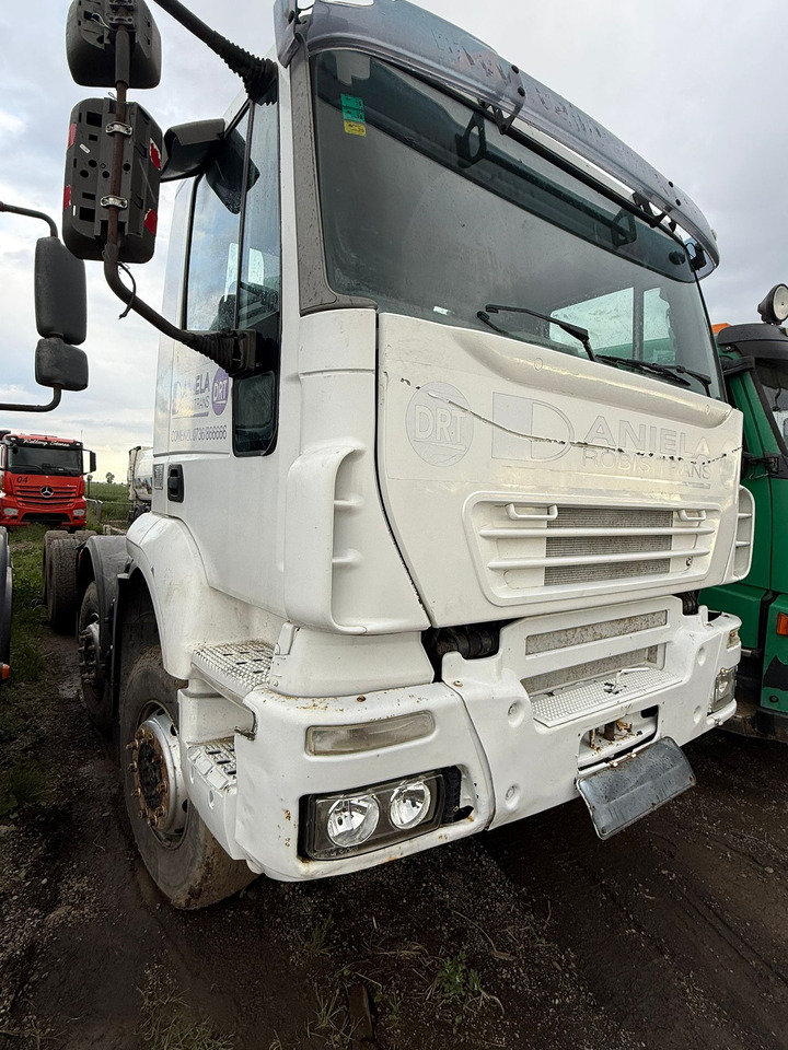 IVECO TRAKKER CHASSIS - Kamion sa golom šasijom i zatvorenom kabinom: slika 2 IVECO TRAKKER CHASSIS - Kamion sa golom šasijom i zatvorenom kabinom: slika 2