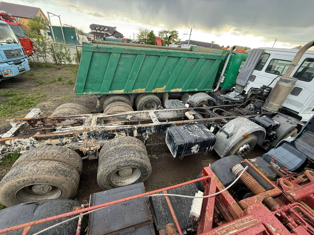 IVECO TRAKKER CHASSIS - Kamion sa golom šasijom i zatvorenom kabinom: slika 3 IVECO TRAKKER CHASSIS - Kamion sa golom šasijom i zatvorenom kabinom: slika 3