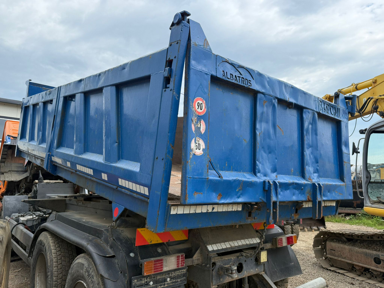 MEILLER TIPPING BUCKET - Promenjivo telo istovarivača: slika 3 MEILLER TIPPING BUCKET - Promenjivo telo istovarivača: slika 3