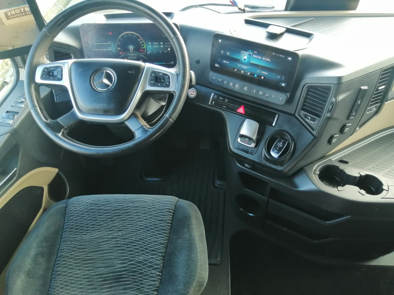 Mercedes-Benz Actros 1845 LS, BIG SPACE, TOP!!! - Tegljač: slika 4 Mercedes-Benz Actros 1845 LS, BIG SPACE, TOP!!! - Tegljač: slika 4