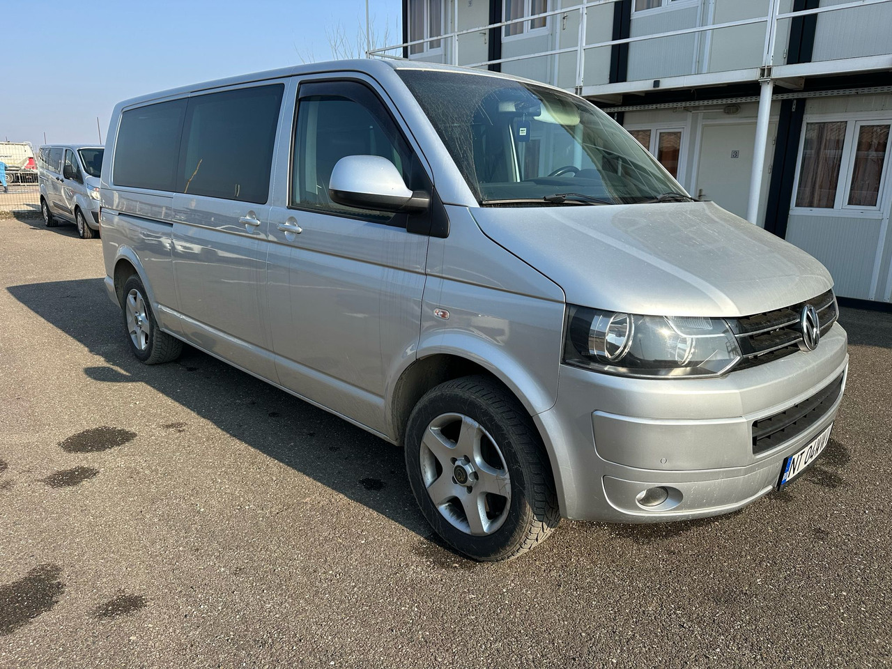 VOLKSWAGEN MULTIVAN - Putnički kombi: slika 2 VOLKSWAGEN MULTIVAN - Putnički kombi: slika 2