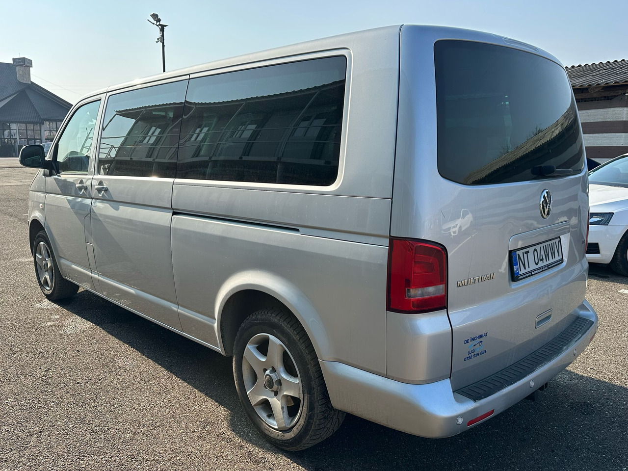 VOLKSWAGEN MULTIVAN - Putnički kombi: slika 4 VOLKSWAGEN MULTIVAN - Putnički kombi: slika 4