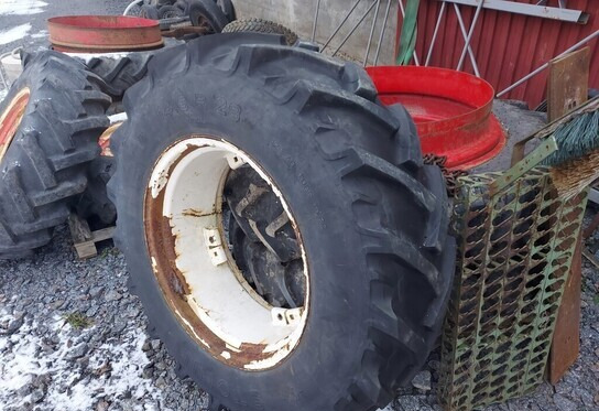 14.9R28 rengas - Valtra - Guma za Traktor: slika 1 14.9R28 rengas - Valtra - Guma za Traktor: slika 1