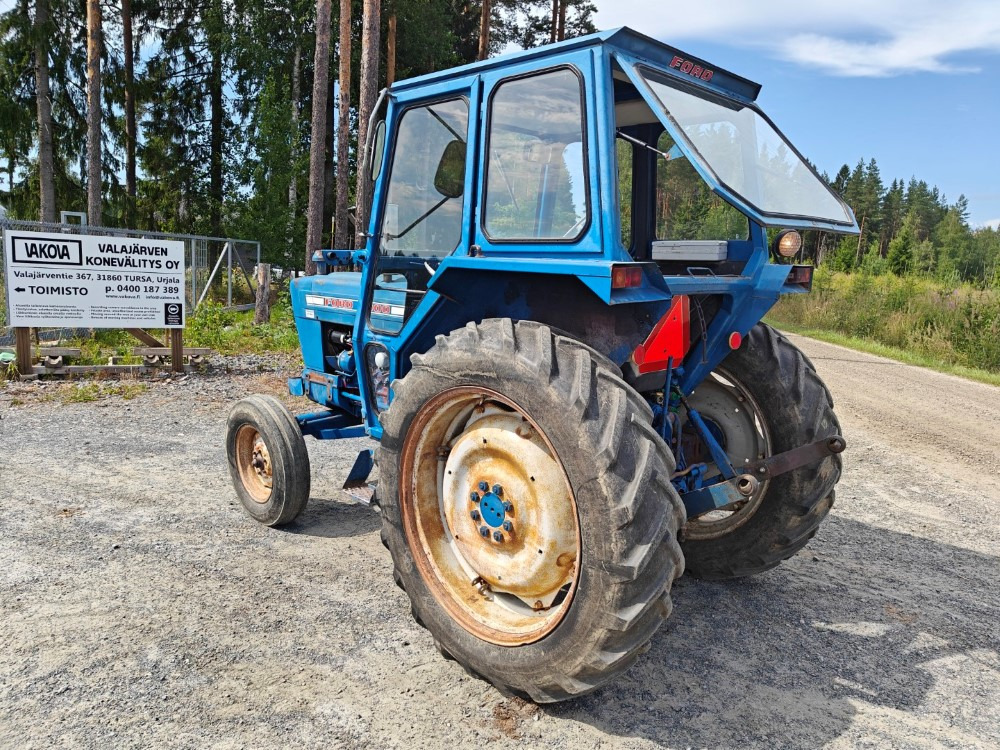 FORD 5000 traktori alkuperäiskuntoinen, Hara hytillä ja paljon hydrauliikkaa, katso video! - Traktor: slika 2 FORD 5000 traktori alkuperäiskuntoinen, Hara hytillä ja paljon hydrauliikkaa, katso video! - Traktor: slika 2