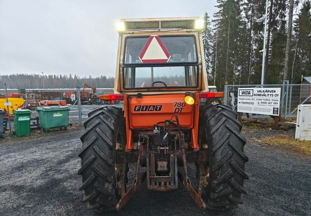 Fiat 780DT etukuormaajalla - Traktor: slika 3 Fiat 780DT etukuormaajalla - Traktor: slika 3