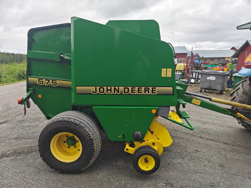 JOHN DEERE Pyöröpaalain 575 - Balirka za okrugle bale: slika 4 JOHN DEERE Pyöröpaalain 575 - Balirka za okrugle bale: slika 4