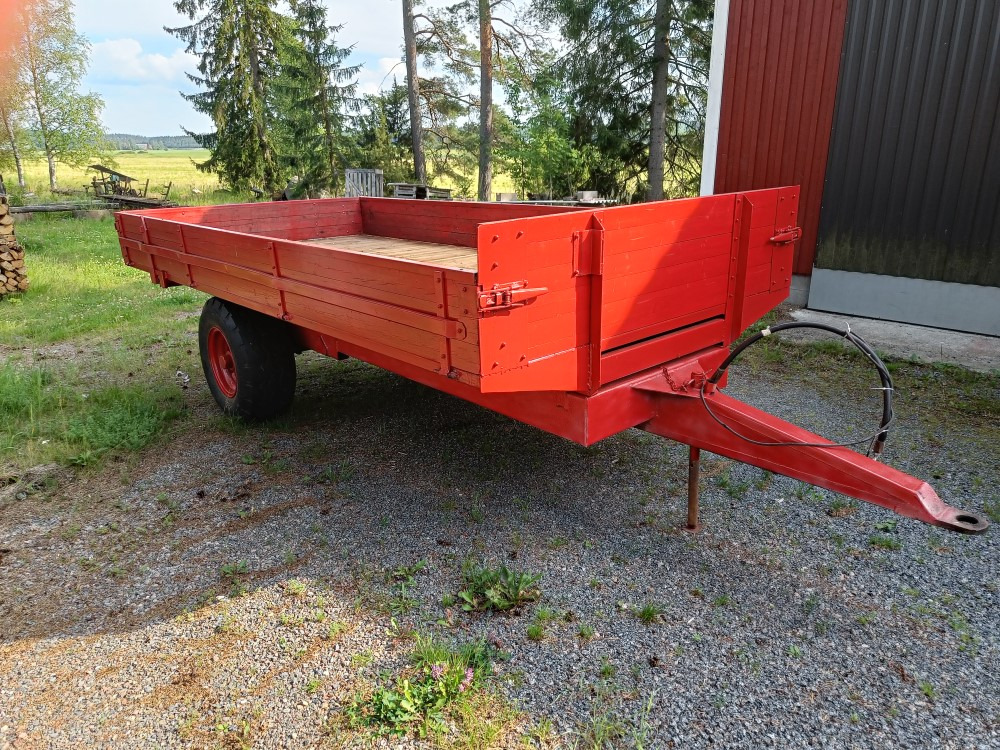 Kipa kippikärry 1-akselinen, kantavuus 7000kg, siisti kärry - Traktorska prikolica za farmu/ Kiper: slika 1 Kipa kippikärry 1-akselinen, kantavuus 7000kg, siisti kärry - Traktorska prikolica za farmu/ Kiper: slika 1