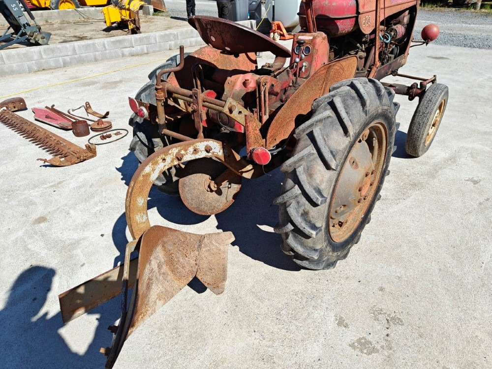 Massey Harris 820D harvinainen 2-sylinterinen diesel, katso video! - Traktor: slika 5 Massey Harris 820D harvinainen 2-sylinterinen diesel, katso video! - Traktor: slika 5